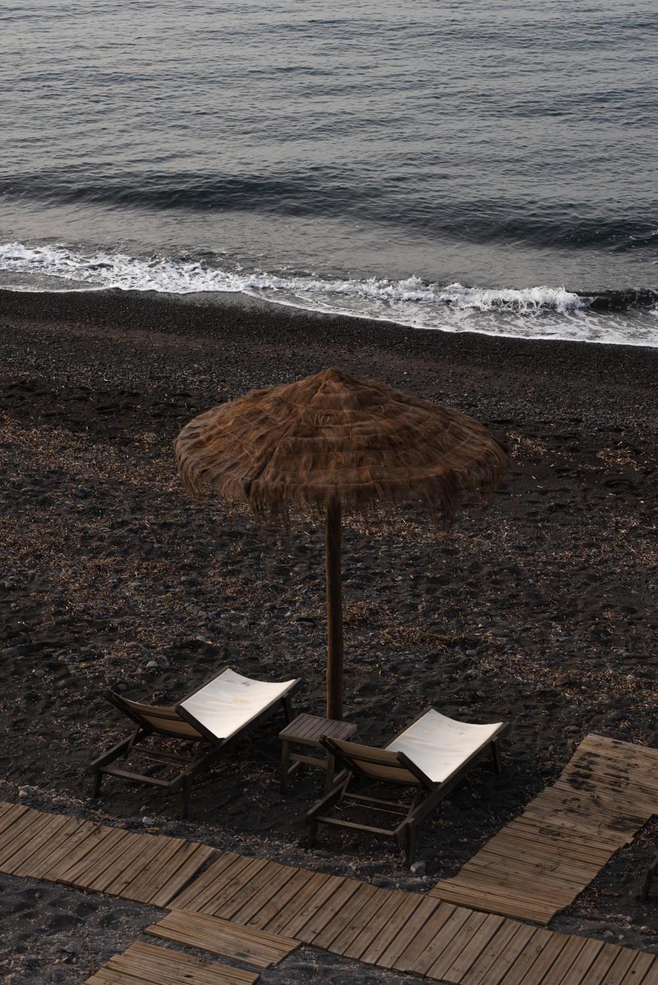 Colombos Beachfront Foinikiá 외부 사진