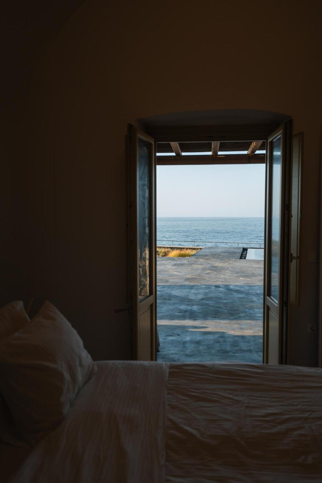 Colombos Beachfront Foinikiá 객실 사진