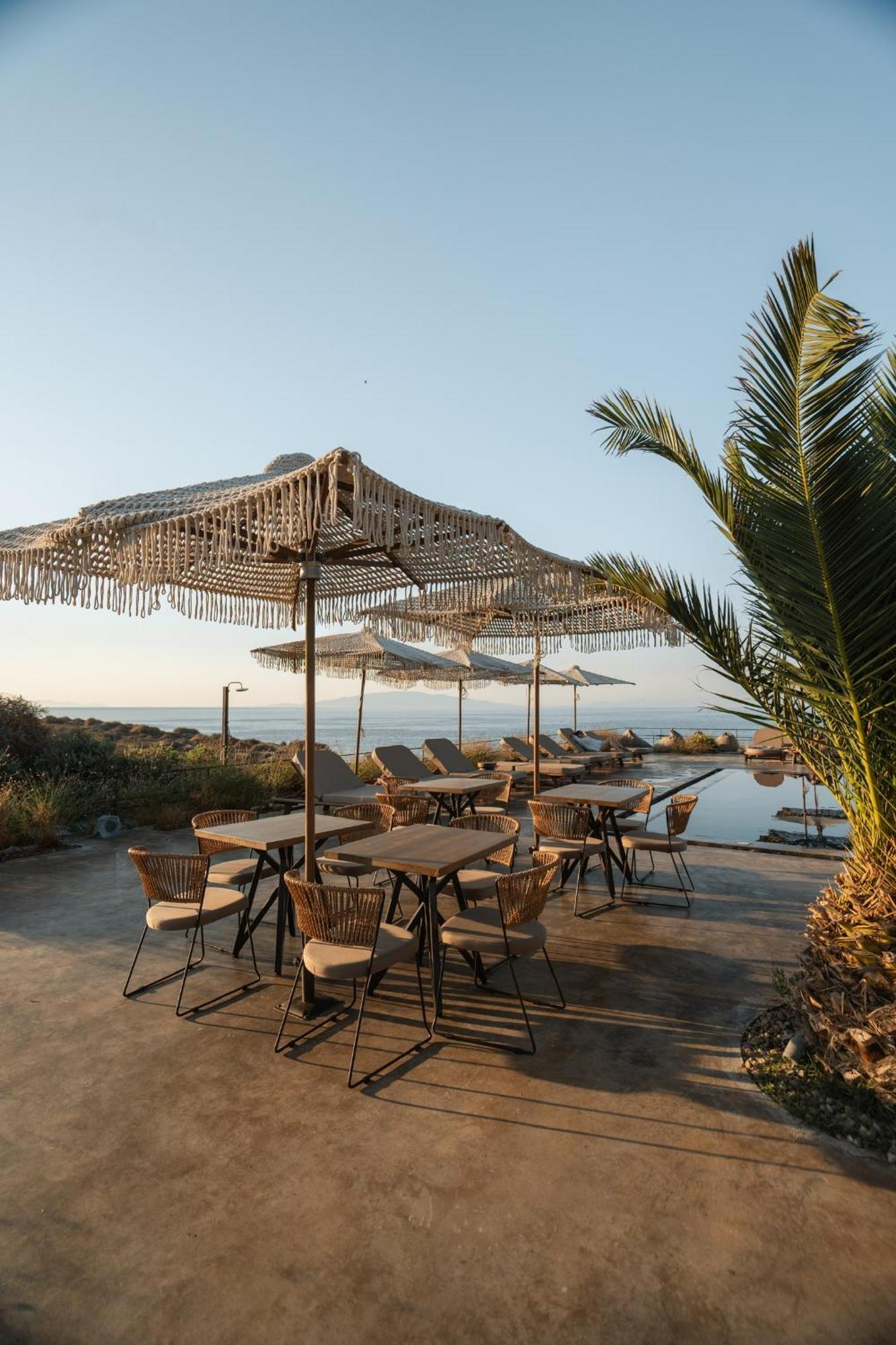 Colombos Beachfront Foinikiá 외부 사진