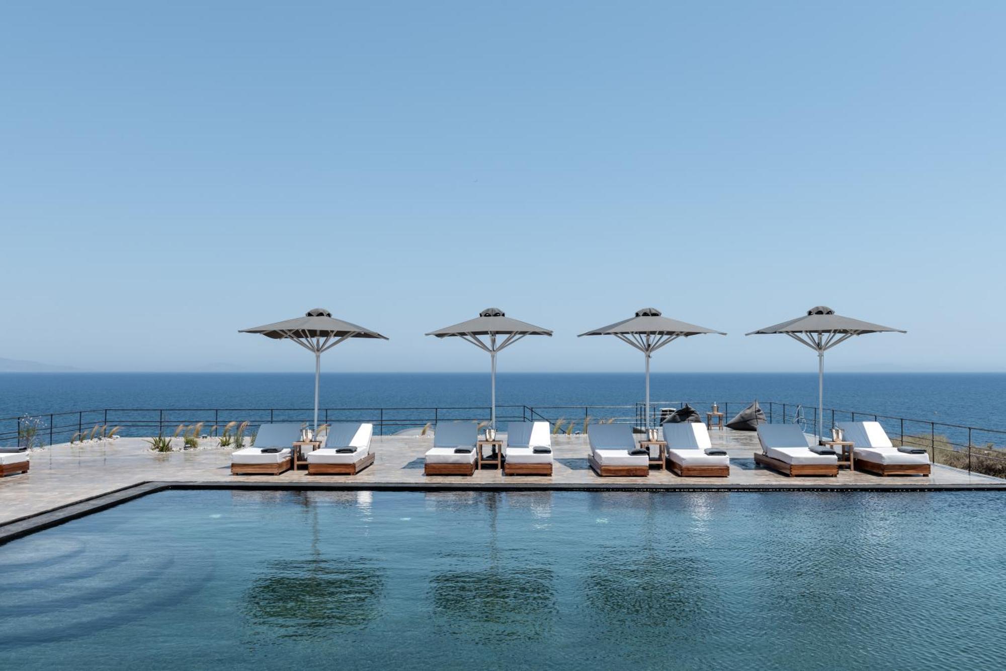 Colombos Beachfront Foinikiá 외부 사진