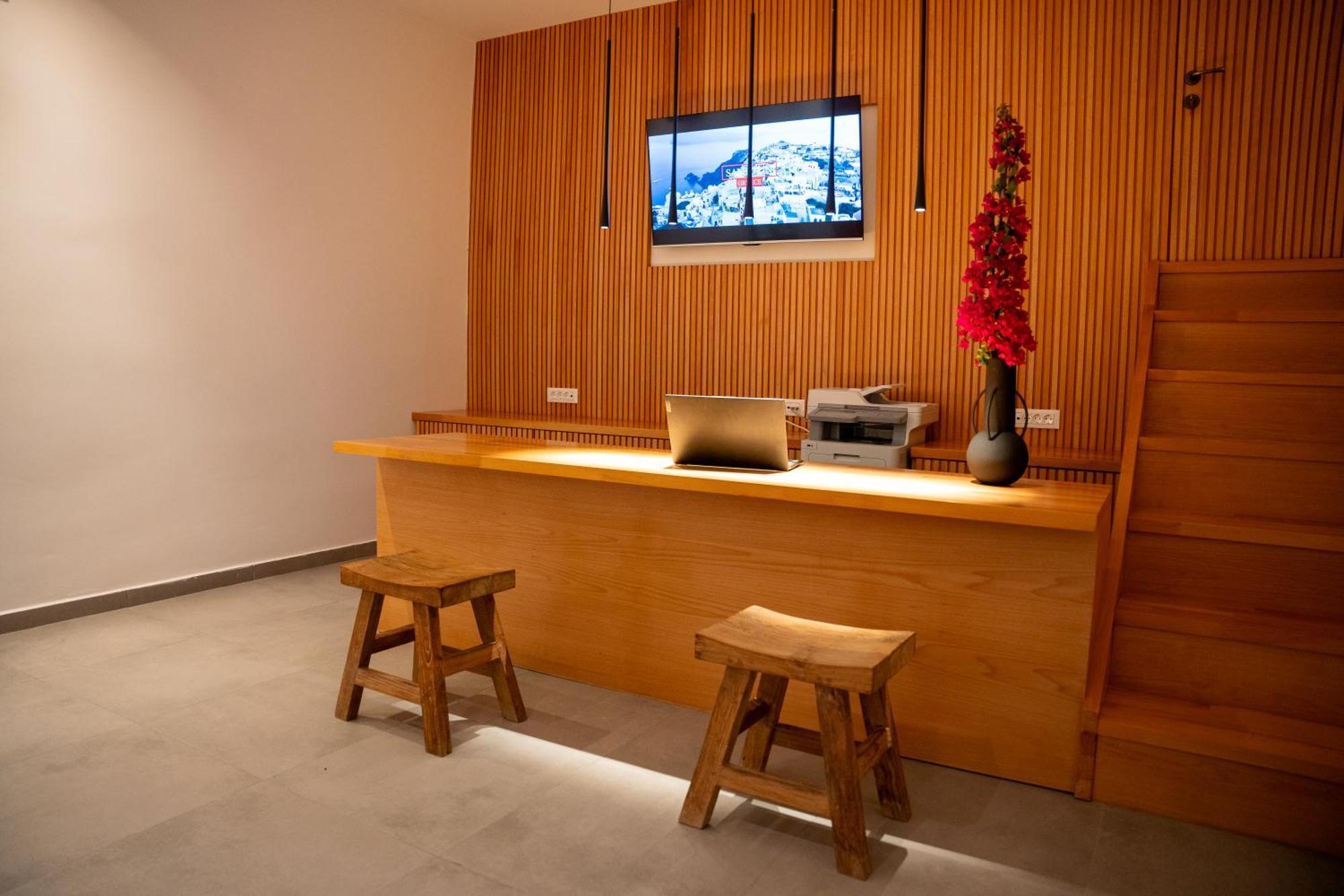 Colombos Beachfront Foinikiá 외부 사진