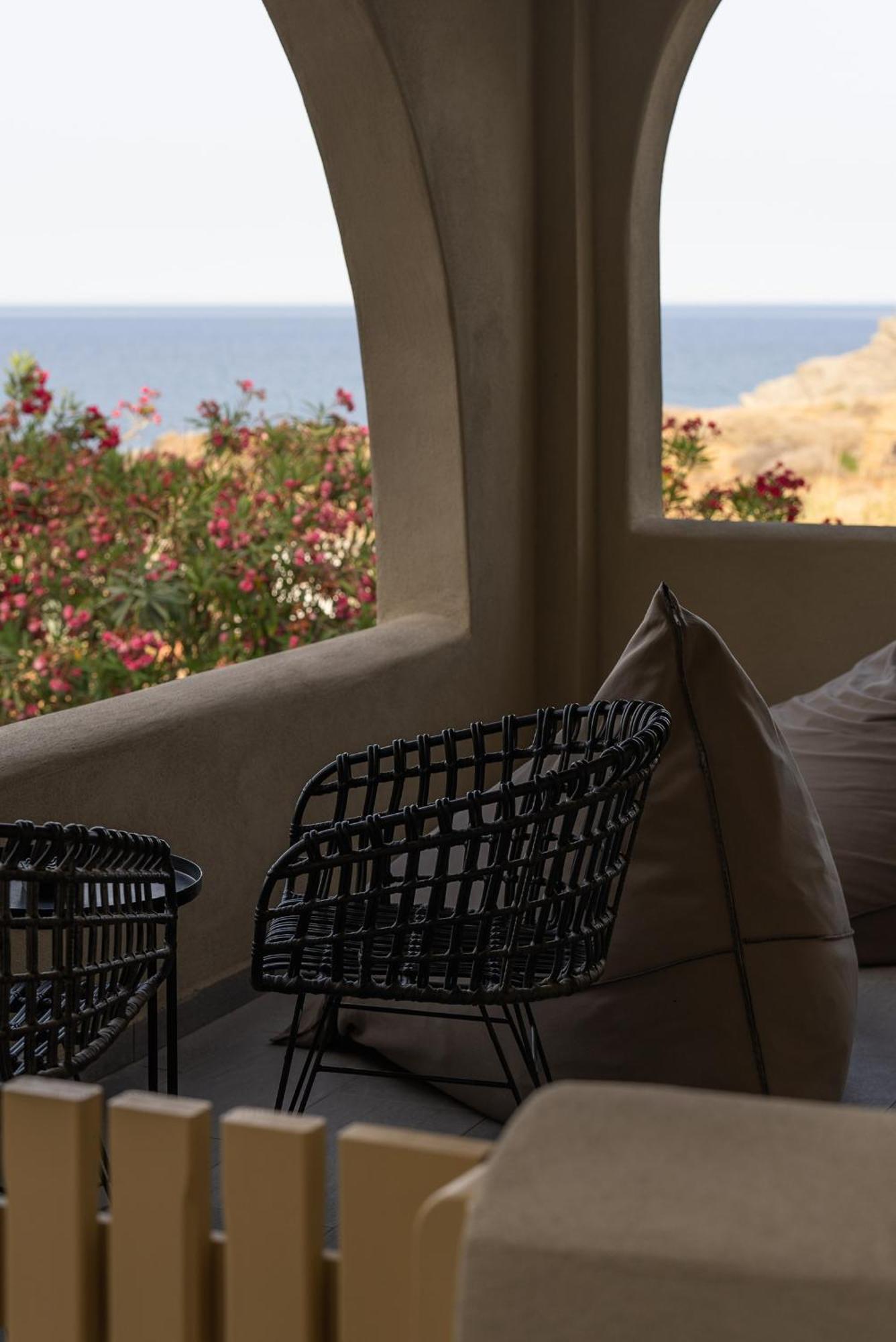 Colombos Beachfront Foinikiá 외부 사진