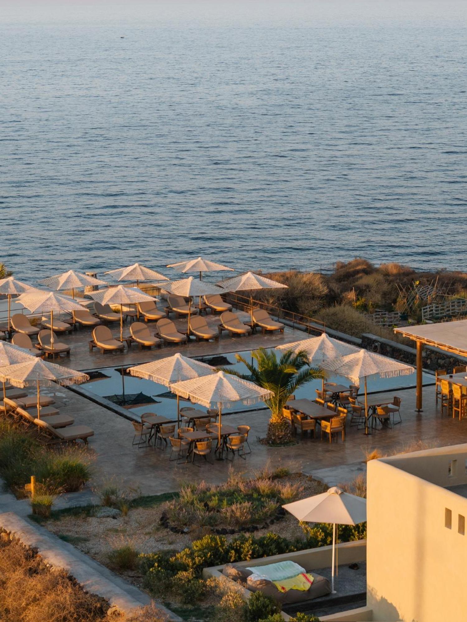 Colombos Beachfront Foinikiá 외부 사진
